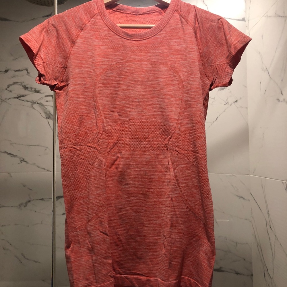 LULULEMON Tshirt